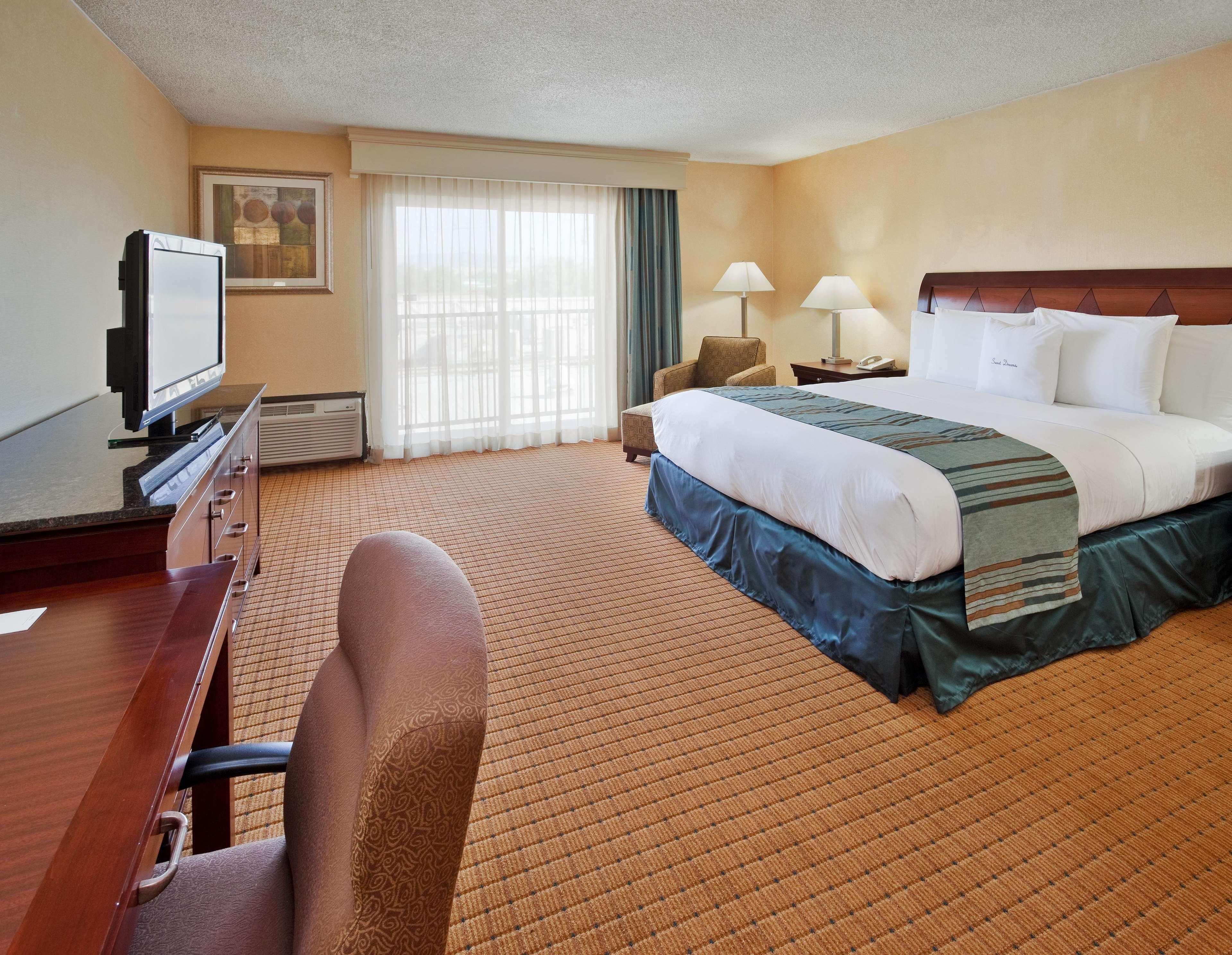 Doubletree By Hilton Lafayette Hotel Exterior photo